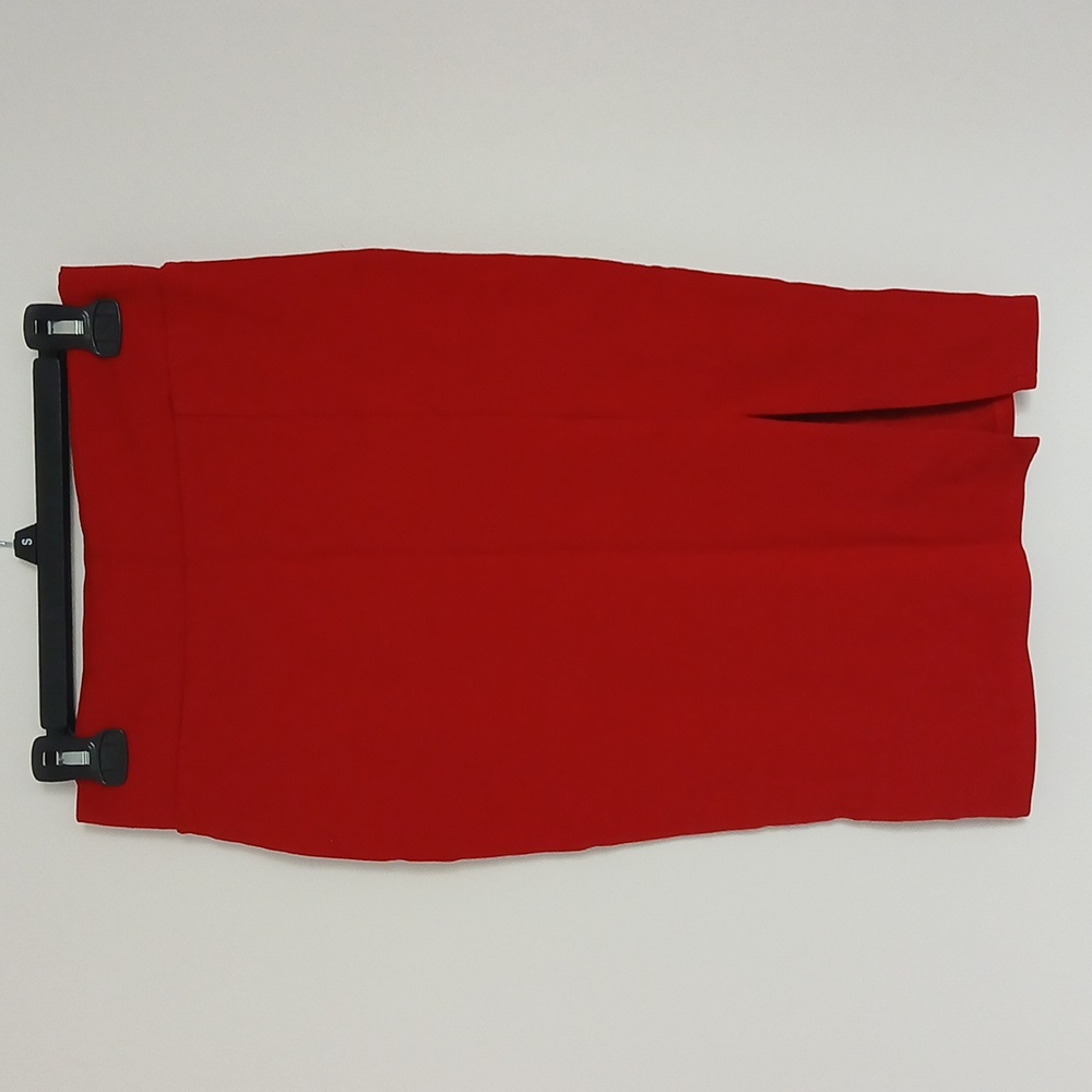 Pencil skirt with side slit